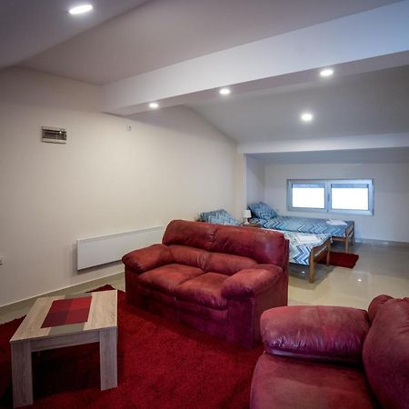 City Center Apartments ピロト エクステリア 写真