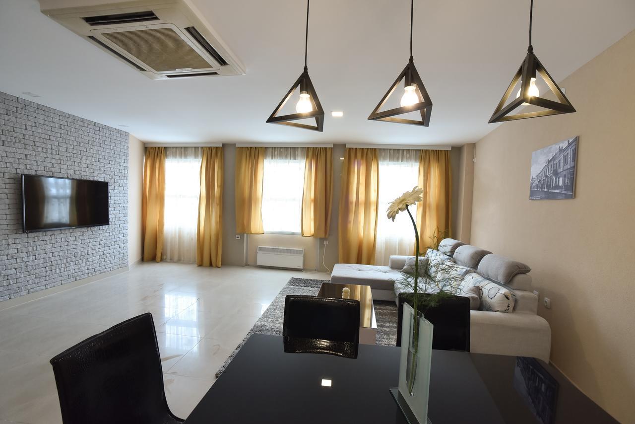 City Center Apartments ピロト エクステリア 写真