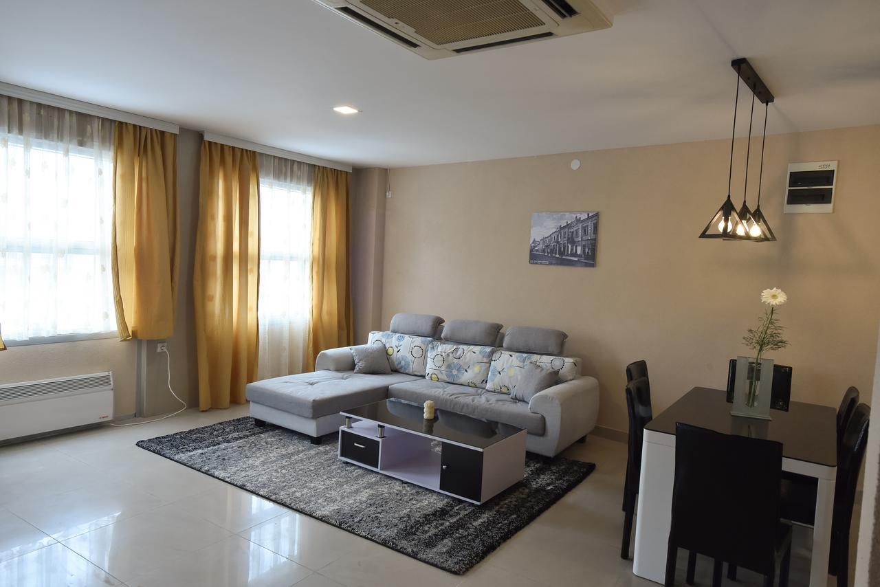 City Center Apartments ピロト エクステリア 写真