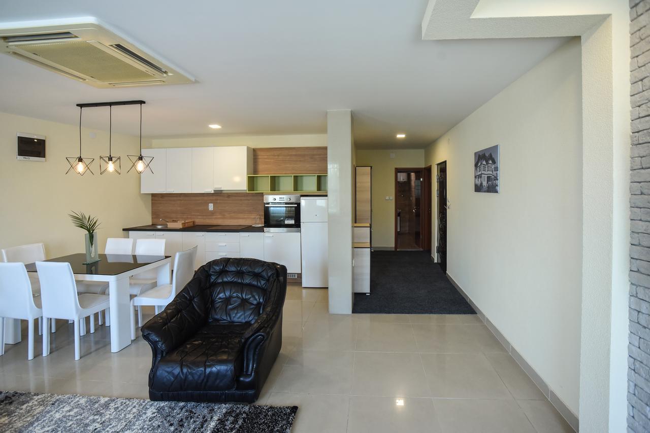 City Center Apartments ピロト エクステリア 写真