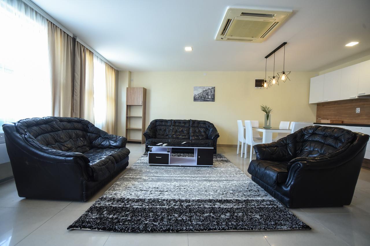 City Center Apartments ピロト エクステリア 写真