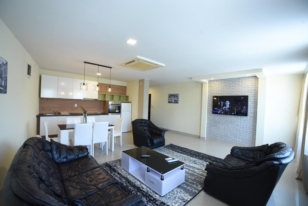 City Center Apartments ピロト エクステリア 写真