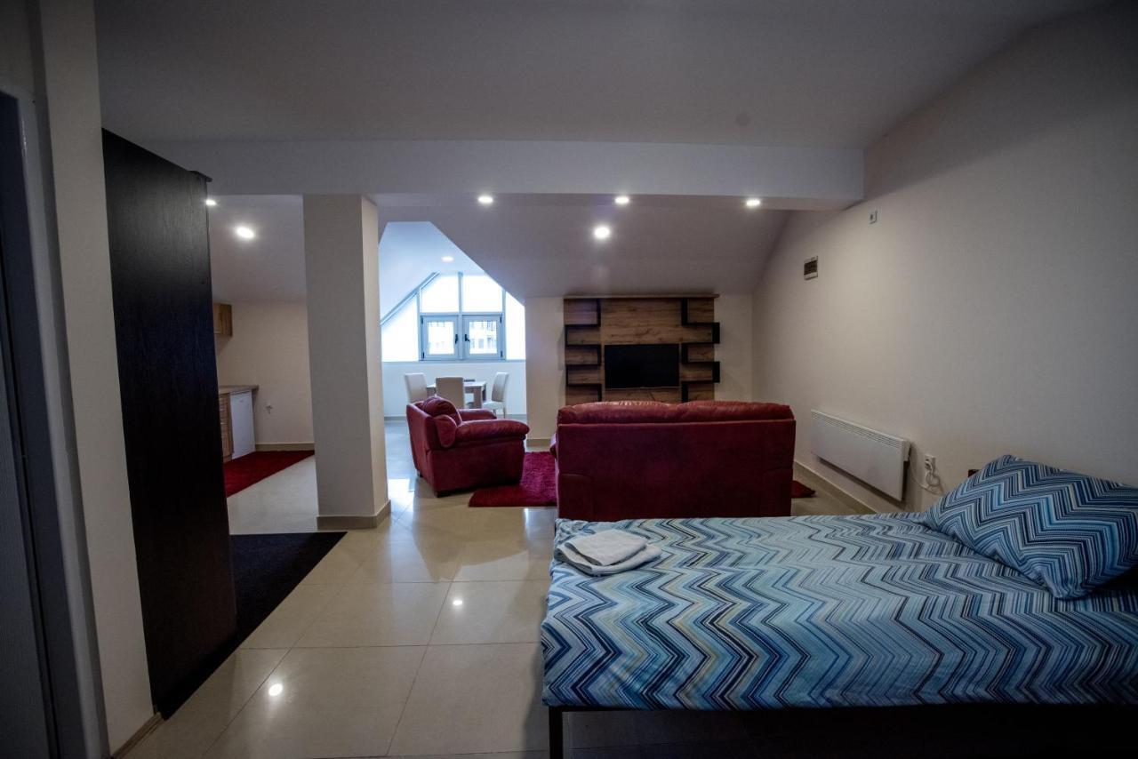 City Center Apartments ピロト エクステリア 写真