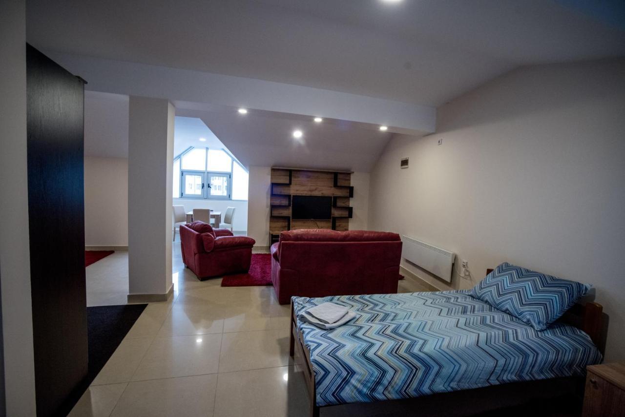 City Center Apartments ピロト エクステリア 写真